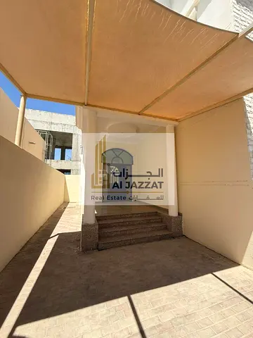 للايجار فيلا مميزه في النخيلات