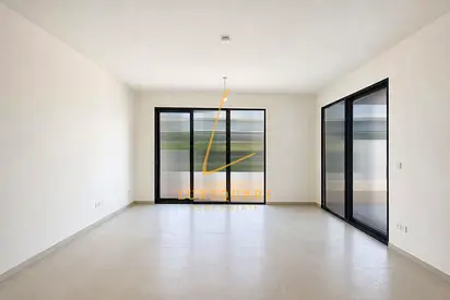 Corner Townhouse | Generous Plot | Near Amenities