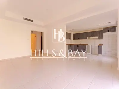 Well Maintained | 2 Bed + Study Vacant | Upgraded