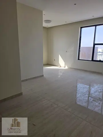 🏡 فيلا فاخرة للإيجار في الحوشي – الشارقة | أول ساكن ✨ فرصة مميزة لاستئجار فيلا جديدة بتصميم عصري ومساحات مدروسة، توفر الراحة والخصوصية للعائلة، وتتكو