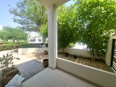 End Corner 4 bedrooms Close to Pool park and Gym.