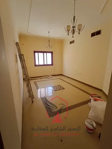 القاسمية المحطة أول ساكن غرفة وصالة واسعة ببلكونة وإطلالة مفتوحة تكييف مركزي صيانة مجانية طوال العام قرب سوق الذهب وكورنيش المجاز