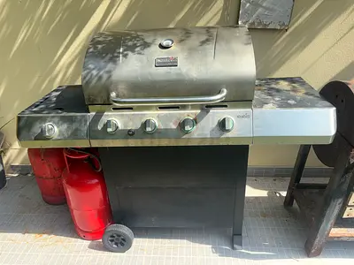 Used Stainless Steel 4-Burner Gas BBQ Grill with Side Shelves and Wheels