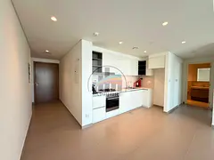 Spacious 1 BR Apartment with Landmark View