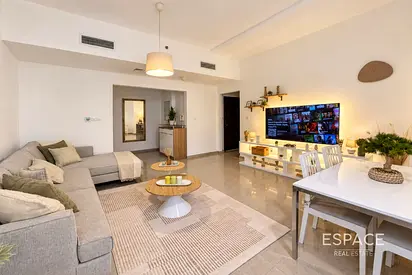 Upgraded | Fully furnished | Vacant