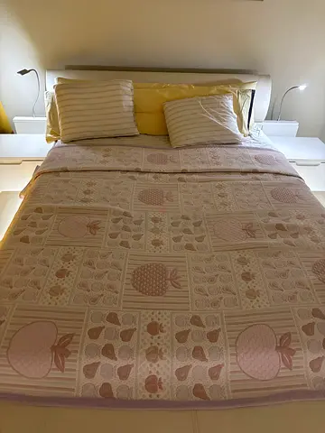 Queen size bed