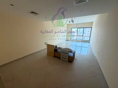 شقة واسعة 3 غرف وصالة مع غرفة خادمة وإطلالة مفتوحة ومطبخ واسع وتكييف مجاني في التعاون بمساحات رحبة تناسب العائلات