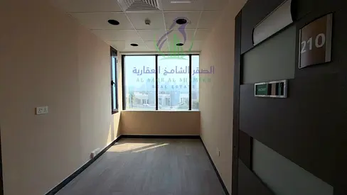Full-Floor Office with 20 Rooms, Fully Fitted and Partitioned, Featuring Parquet Flooring, Kitchens
