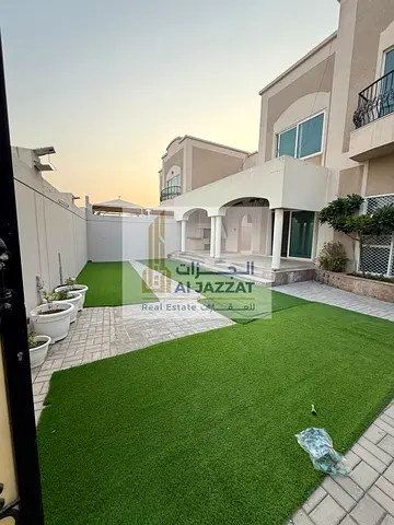 فيلا راقية قريب البحر للايجار في الرفاعة