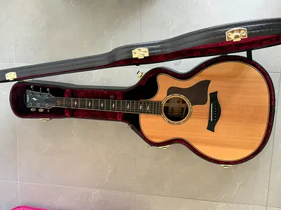 American made Taylor 814ce V-Class Grand Auditorium Acoustic Guitar w/ Hard Case.