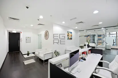 Fully Furnished | Bright Unit | Glass Partitions