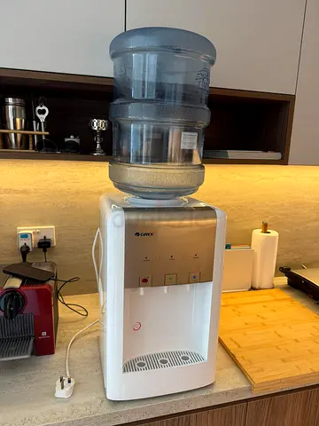 Countertop Water Dispenser with 5L Bottle - Good Working Condition