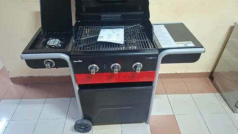 Charcoal/Gas BBQ Grill with Side Shelves and Wheels - Good Condition