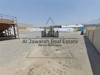 For annual rent: A distinctive, spacious yard suitable for all types of activities and storage, located in the Emirate of Umm Al Quwain.