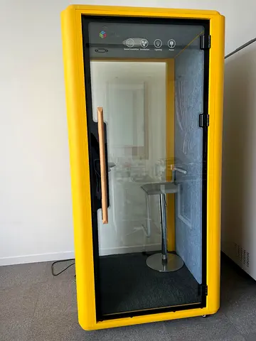 SMB - S PHONE POD FOR 1 PERSON
