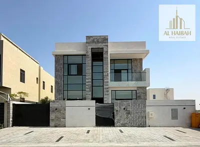 فيلا للبيع ارضي و أول -خمس غرف نوم -  إكساء ديلوكس -واجهات تصميم مودرن و إكساء حجر فاخر.