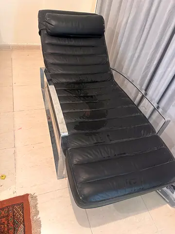 Black genuine leather lounge chair with chrome frame - good condition from Itlay