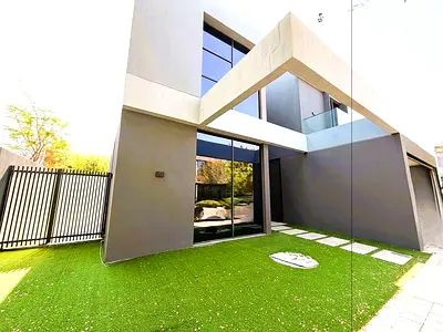 Luxury Corner 4BR Villa with Pool | For Rent