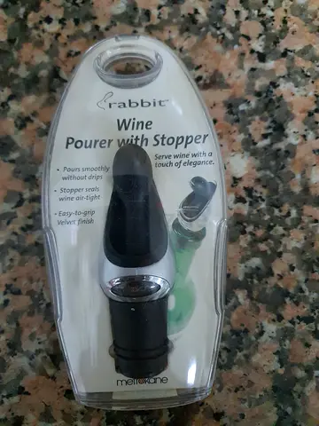 Rabbit wine pourer and stopper - new in packaging