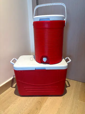 Red water cooler jug and matching ice chest - excellent condition.