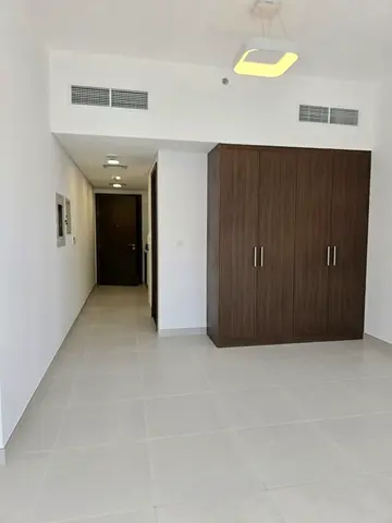 استوديو واسع للإيجار السنوي في مدينة أجمل مكان – الحمرية