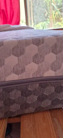 2sides Queen matress, hardly used
