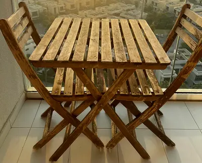 Table with 2 chairs