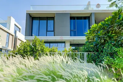 Prime Park View | Private seller | Upgraded | Vastu Compliant