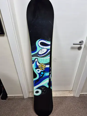 Beginner/Intermediate All-Mountain Burton Custom 56 Snowboard.