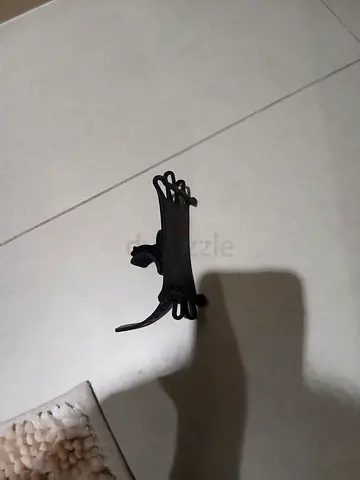 Small black plastic clamp/clip for home appliance attachment