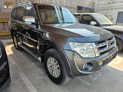 2012 Mitsubishi Pajero GLS GCC Specs in perfect condition