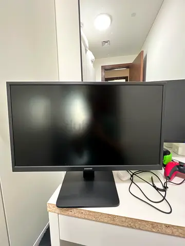22-inch Samsung Monitor with Stand - Good Condition