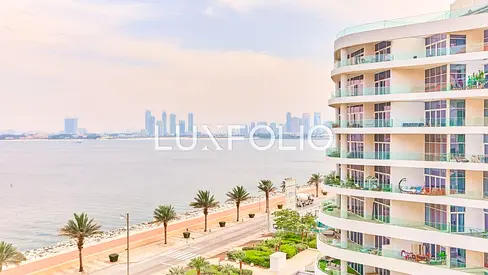 Vacant I Sea View I Refurbished