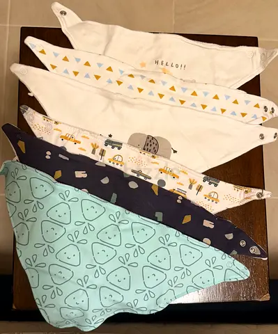 Baby bibs, bundle price 10 dhs