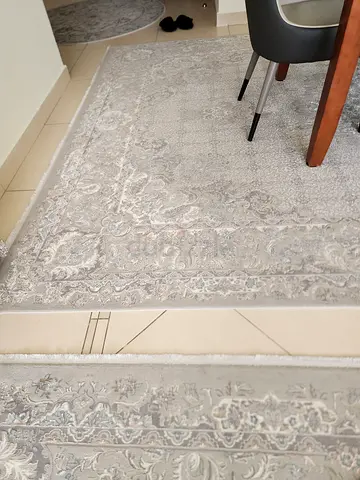 Light grey traditional area rug - good condition, 2.5 x 1.5m (approx.)