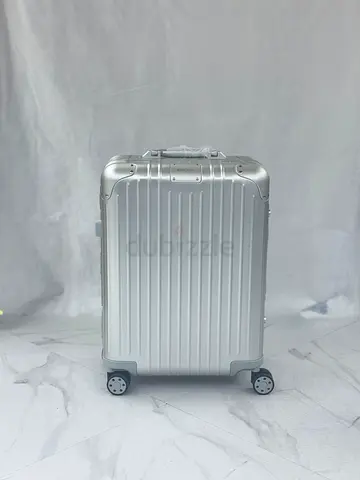 RIMOWA cabin suitcase in Silver - Aluminium d