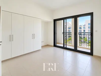 Mid floor | Pool view | Vacant