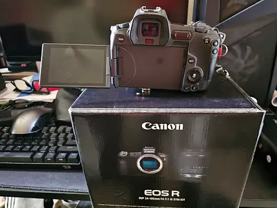 Canon EOS R mirrorless camera body only(used)