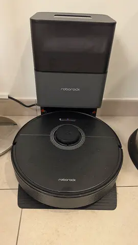 Roborock Q7 Max + robot vacuum with charging dock - good condition