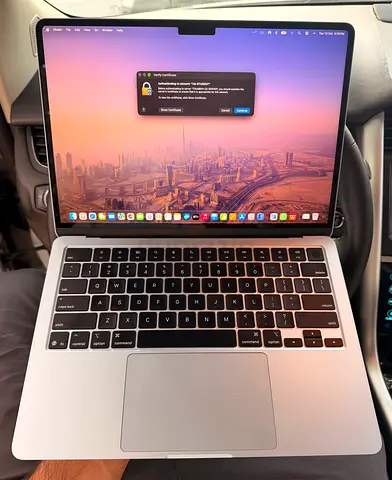 Apple MacBook Air M4 2025 13” Barely Used 100% Battery Health