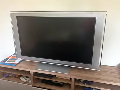 Sony KDL-46XBR2 46" BRAVIA XBR LCD HDTV - Good Condition with remote, stand and bracket.
