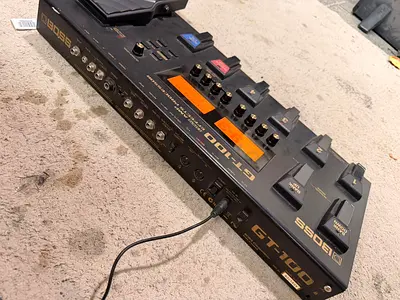 Boss GT-100 Guitar Multi-Effects Processor – Used, Working