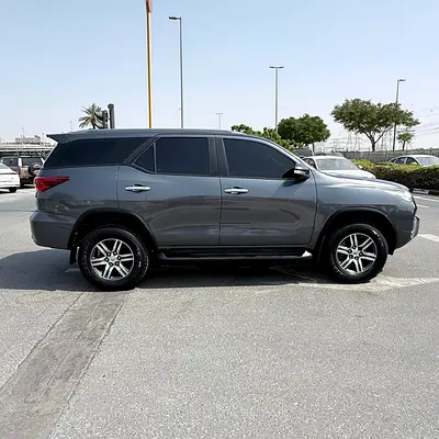 2017 Toyota FORTUNER — фото 3
