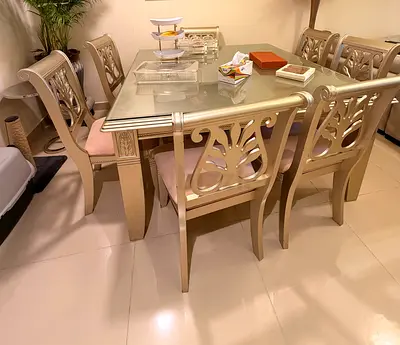 Dinning table 8 seater used 1 months only