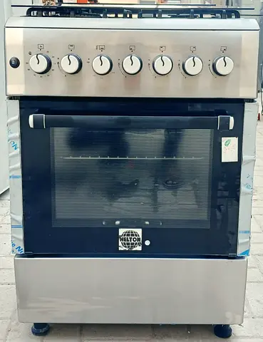 Helton gas cooker 60x60 with 4burners. Working condition good.