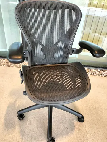 Herman Miller Aeron size B fully loaded