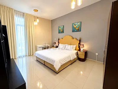 NO COMMISSION, Dubai Marina Luxury master bedroom with balcony, nice marina view, near tram station