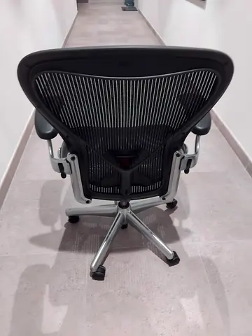 Herman miller Aeron size B fully loaded