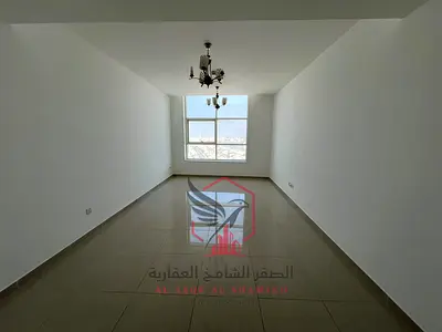 غرفتين وصالة باطلالة بحرية مع بلكونة و باركين مجانا و غرفة خادم ماستر