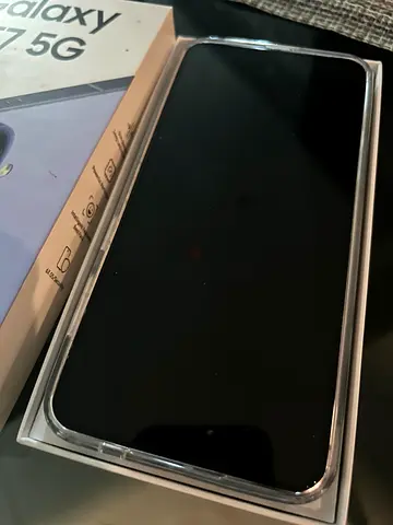 Samsung Galaxy A32 5G - Good Condition with Box and Case - only used for a week - negociable